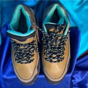 Women’s Pacific Trail Tan Hiking Shoes size 8.5
